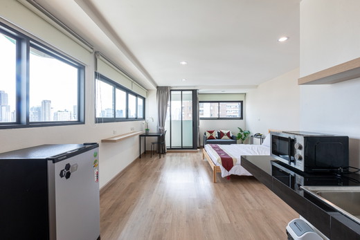 Project L.A. Tower Picture - 1/79