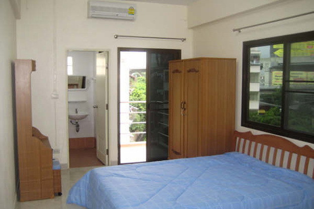 Condo · Phra Khanong, bangkok — photo 1