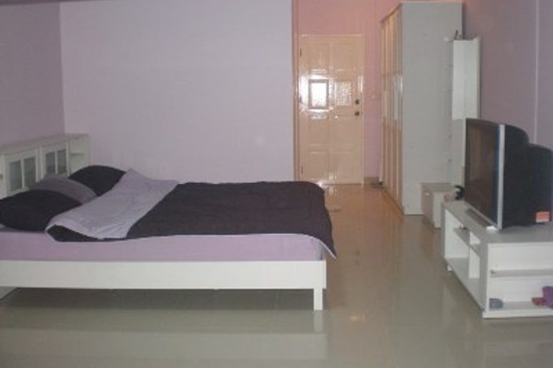 Condo · Huai Khwang, bangkok — photo 1