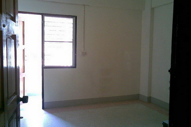 Condo · Wang Thonglang, bangkok — photo 1