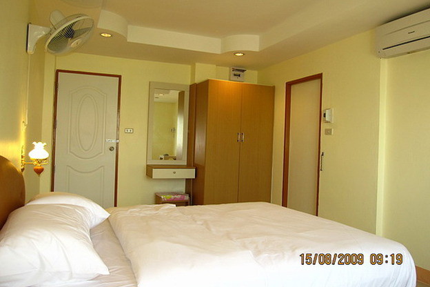 Condo — photo 4