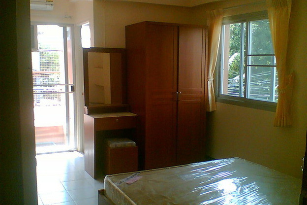 Condo · Huai Khwang, bangkok — photo 1
