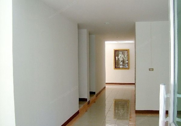 Condo · Wang Thonglang, bangkok — photo 5