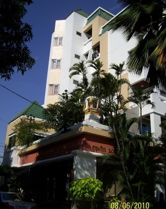 Condo · Phra Khanong, bangkok — photo 2