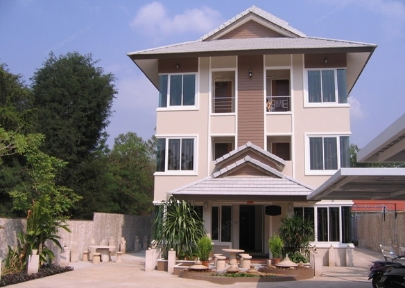 Condo — photo 1