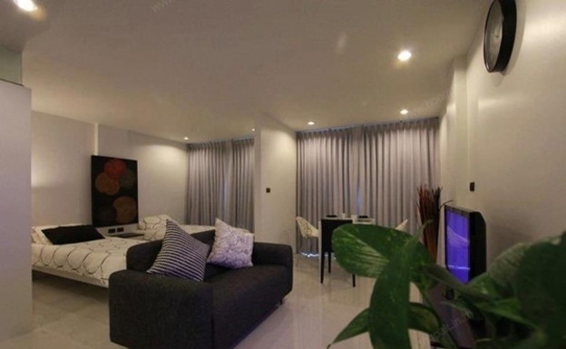 Condo — photo 1