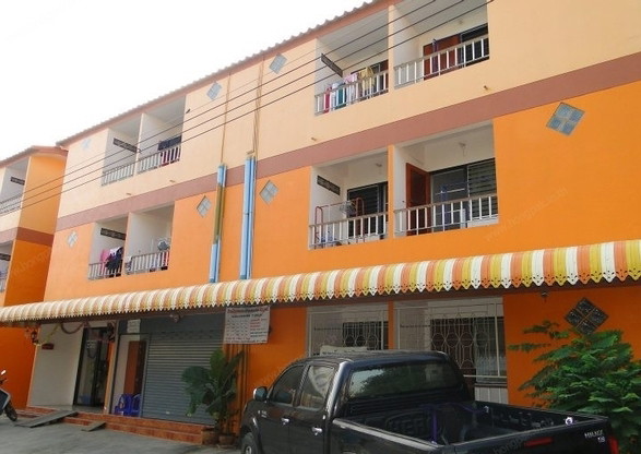 Condo — photo 1