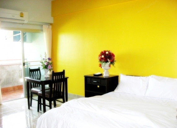 Condo · Bang Kapi, bangkok — photo 1