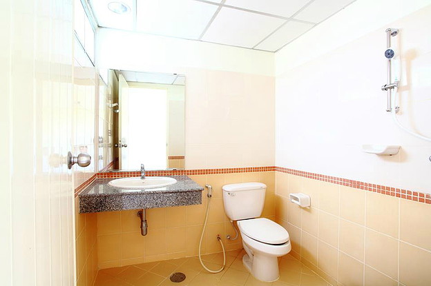 Condo — photo 2
