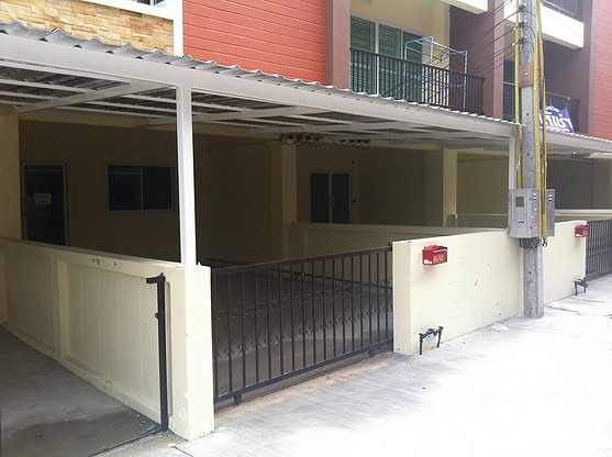Condo · Mueang Chon Buri, chon_buri — photo 2