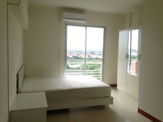 Condo — photo 1