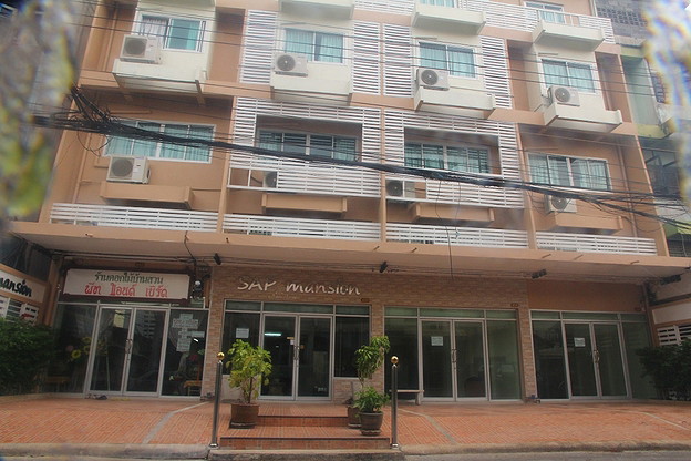 Condo · Wang Thonglang, bangkok — photo 1