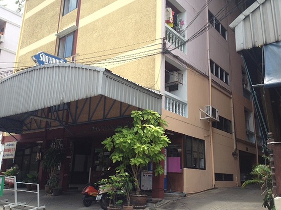 Condo · Huai Khwang, bangkok — photo 1