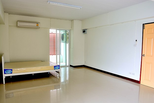 Condo · Bang Khun Thian, bangkok — photo 3