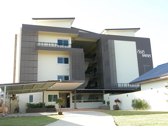 Condo — photo 1