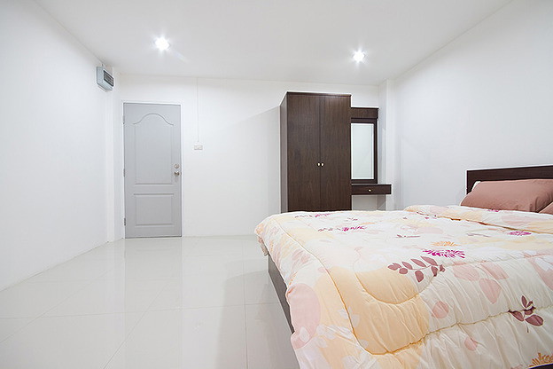 Condo — photo 2
