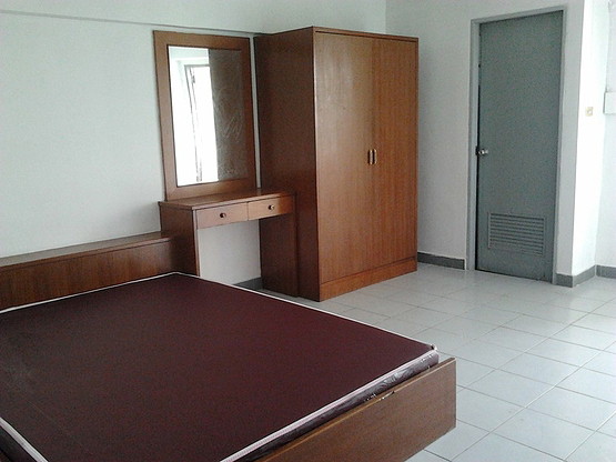 Condo · Huai Khwang, bangkok — photo 1