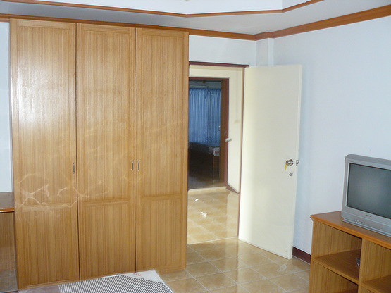 Condo — photo 2