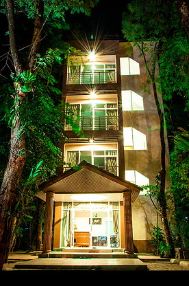 Condo — photo 1