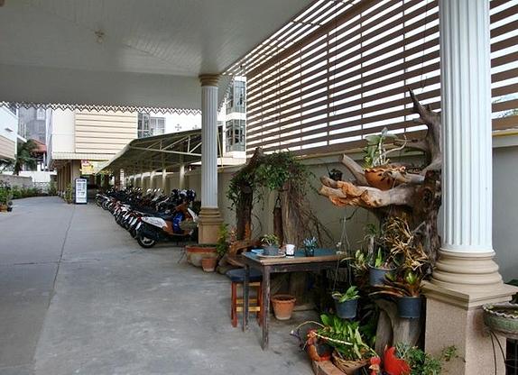 Condo — photo 2