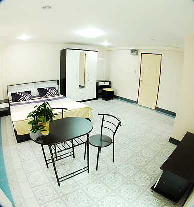 Condo · Huai Khwang, bangkok — photo 1