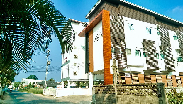 Condo — photo 1
