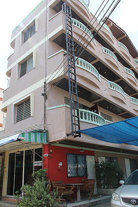 Condo · Bang Kapi, bangkok — photo 2