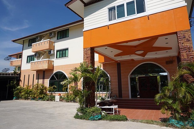 Condo — photo 2