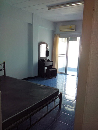 Condo · Wang Thonglang, bangkok — photo 1