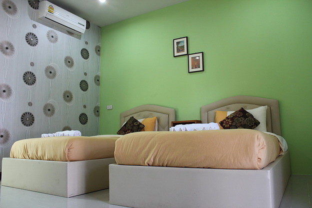 Condo — photo 1