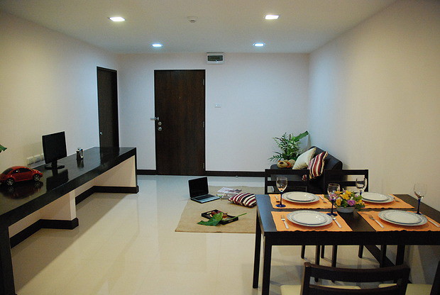Condo · Huai Khwang, bangkok — photo 5
