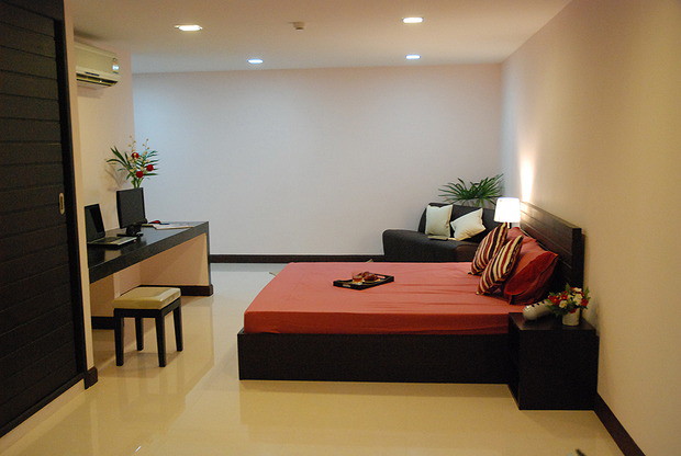 Condo · Huai Khwang, bangkok — photo 2