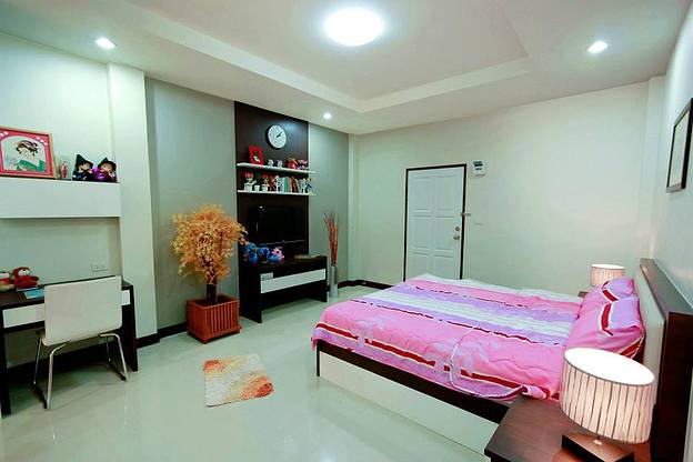 Condo — photo 1
