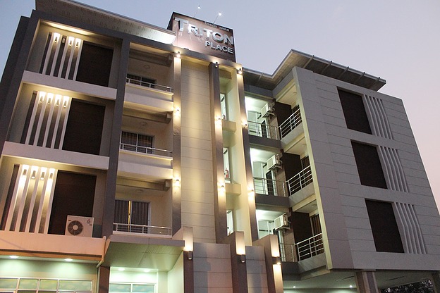 Condo — photo 1