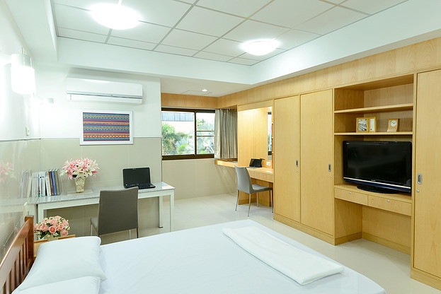 Condo · Huai Khwang, bangkok — photo 2