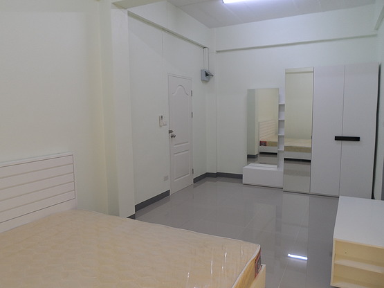 Condo · Bang Khun Thian, bangkok — photo 4