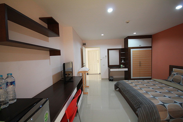 Condo · Mueang Chon Buri, chon_buri — photo 1