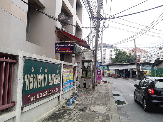 Condo · Wang Thonglang, bangkok — photo 1