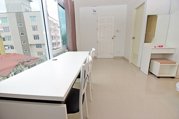 Condo — photo 5