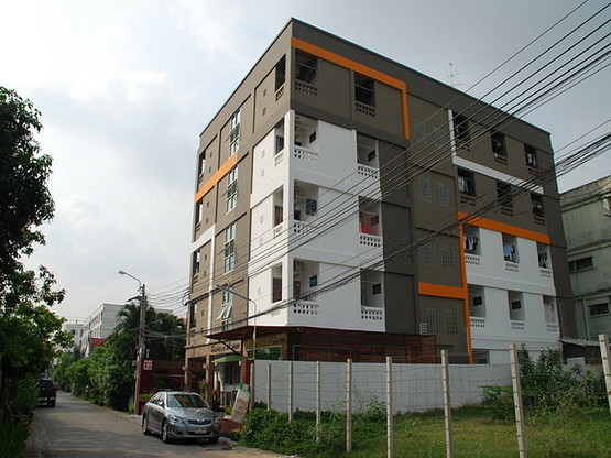 Condo · Wang Thonglang, bangkok — photo 1