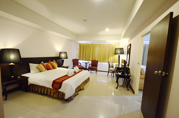 Condo — photo 2