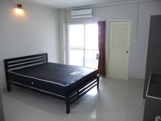 Condo · Huai Khwang, bangkok — photo 5