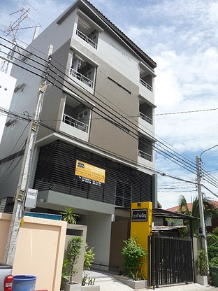 Condo · Huai Khwang, bangkok — photo 2