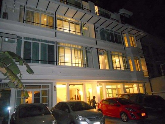 Condo · Huai Khwang, bangkok — photo 1