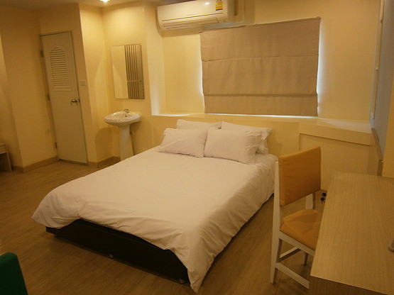 Condo · Bang Rak, bangkok — photo 2