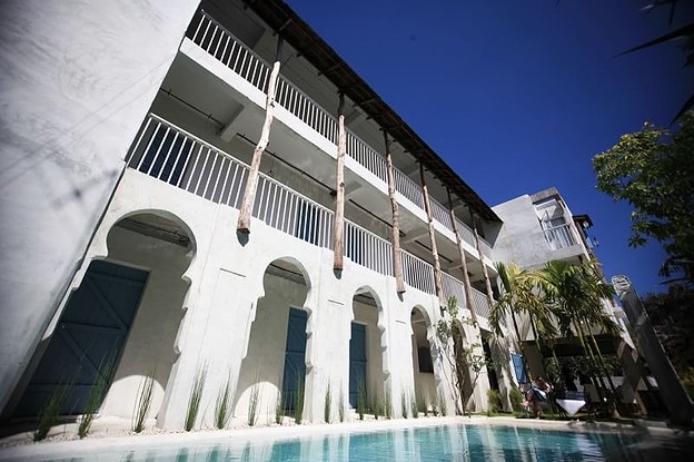 Condo — photo 2