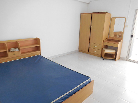 Condo · Wang Thonglang, bangkok — photo 1