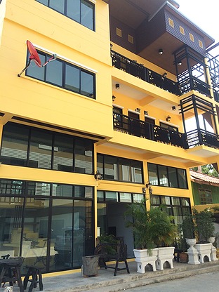 Condo — photo 1