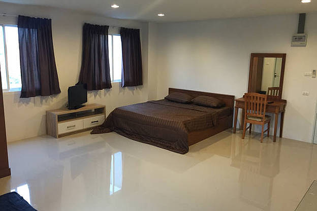 Condo · Huai Khwang, bangkok — photo 1