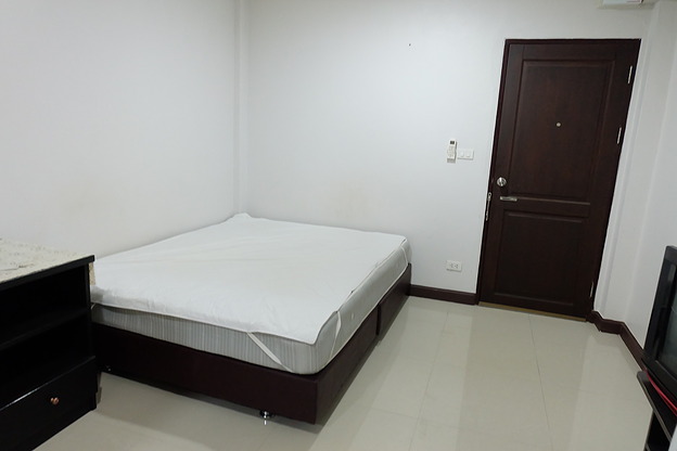 Condo · Wang Thonglang, bangkok — photo 3